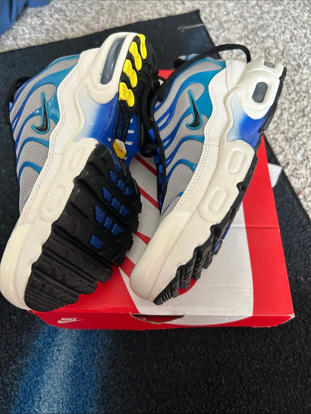 Nike Men’s Gray and Blue Mesh Lace-Up Sneakers
